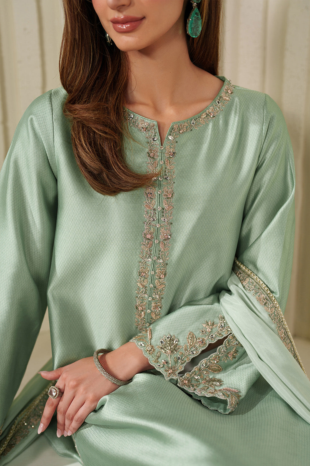 UE-615 Textured Silk by IZNIK