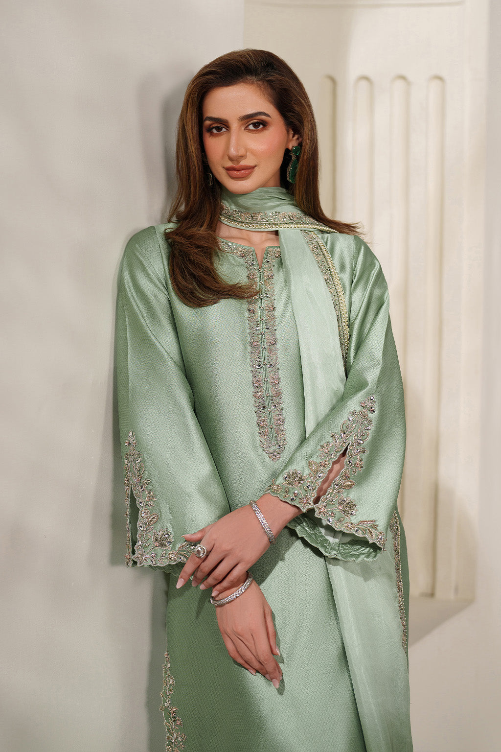 UE-615 Textured Silk by IZNIK