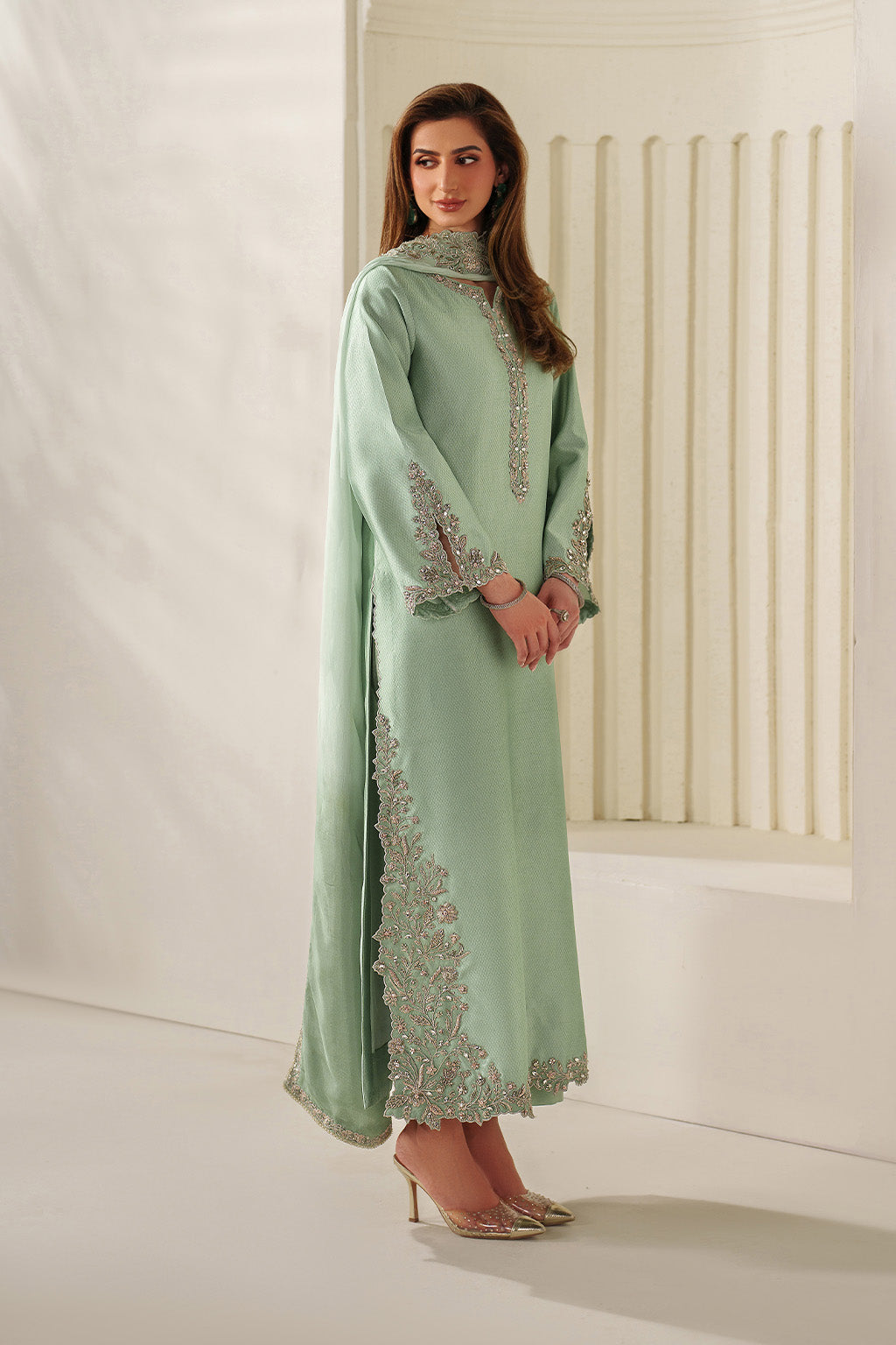 UE-615 Textured Silk by IZNIK