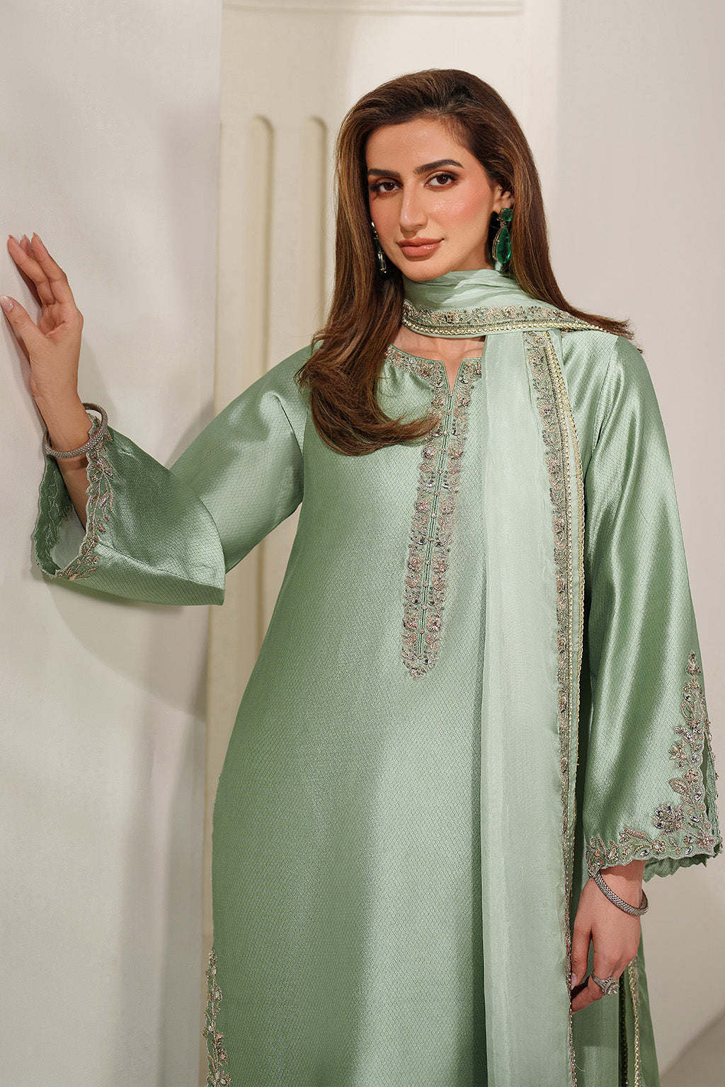 UE-615 Textured Silk by IZNIK