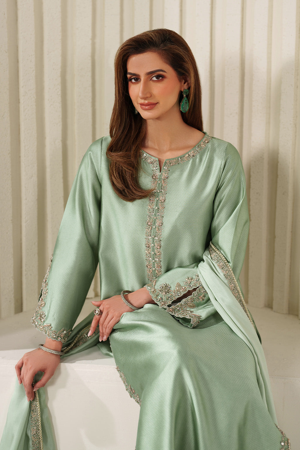UE-615 Textured Silk by IZNIK