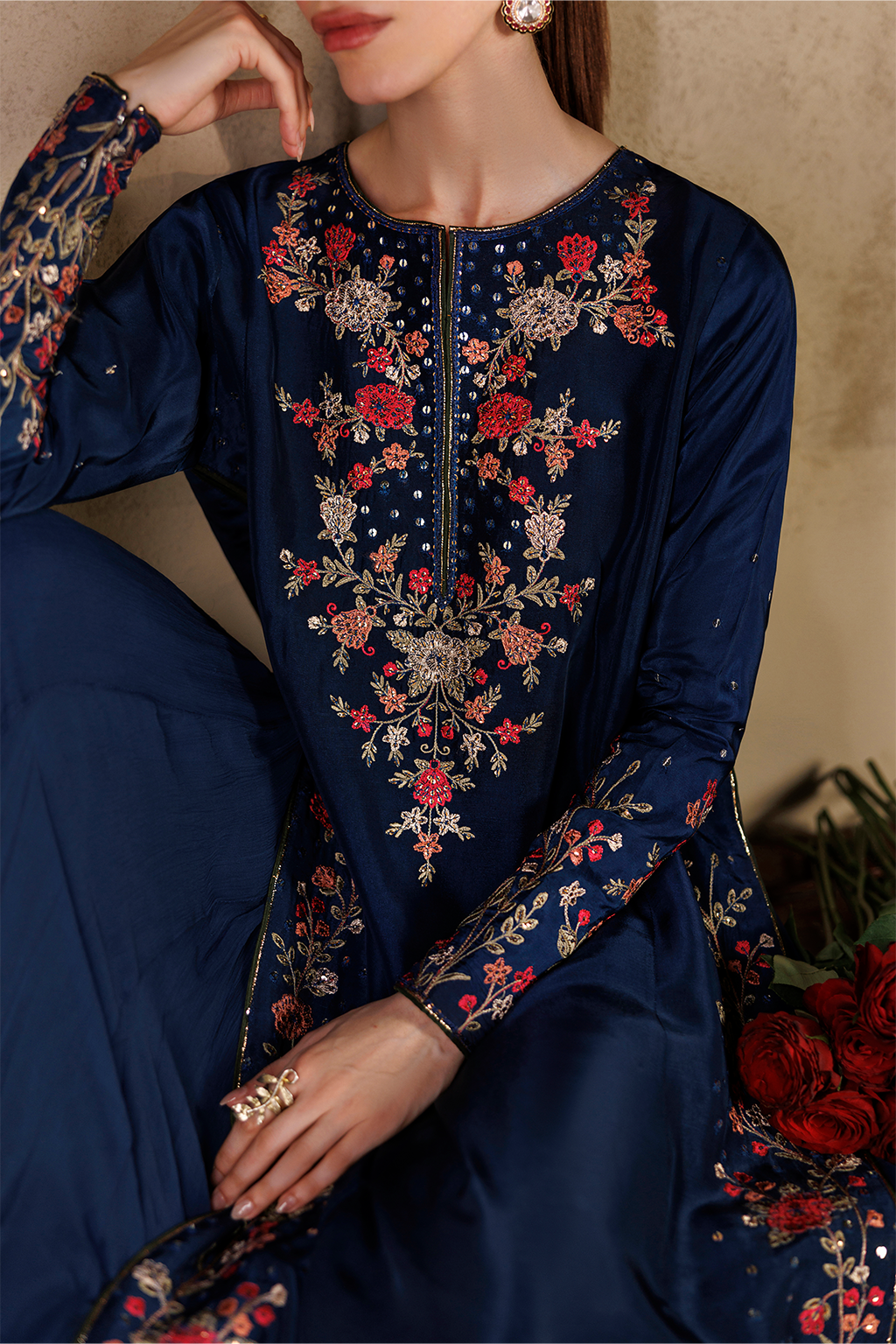 UE-728 Embroidered Pure Ramen Silk by IZNIK