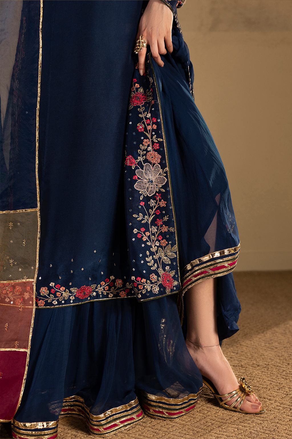 UE-728 Embroidered Pure Ramen Silk by IZNIK