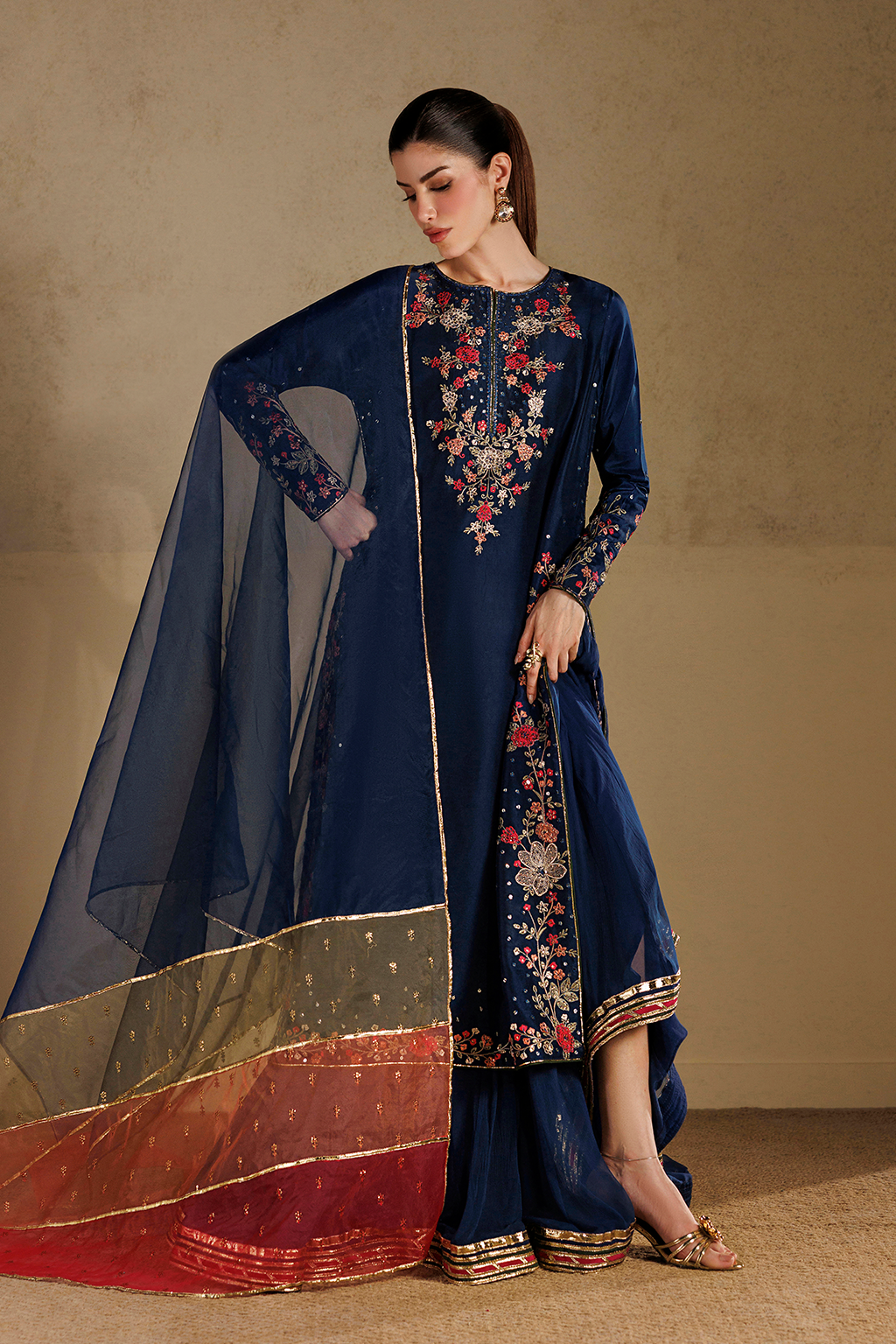 UE-728 Embroidered Pure Ramen Silk by IZNIK